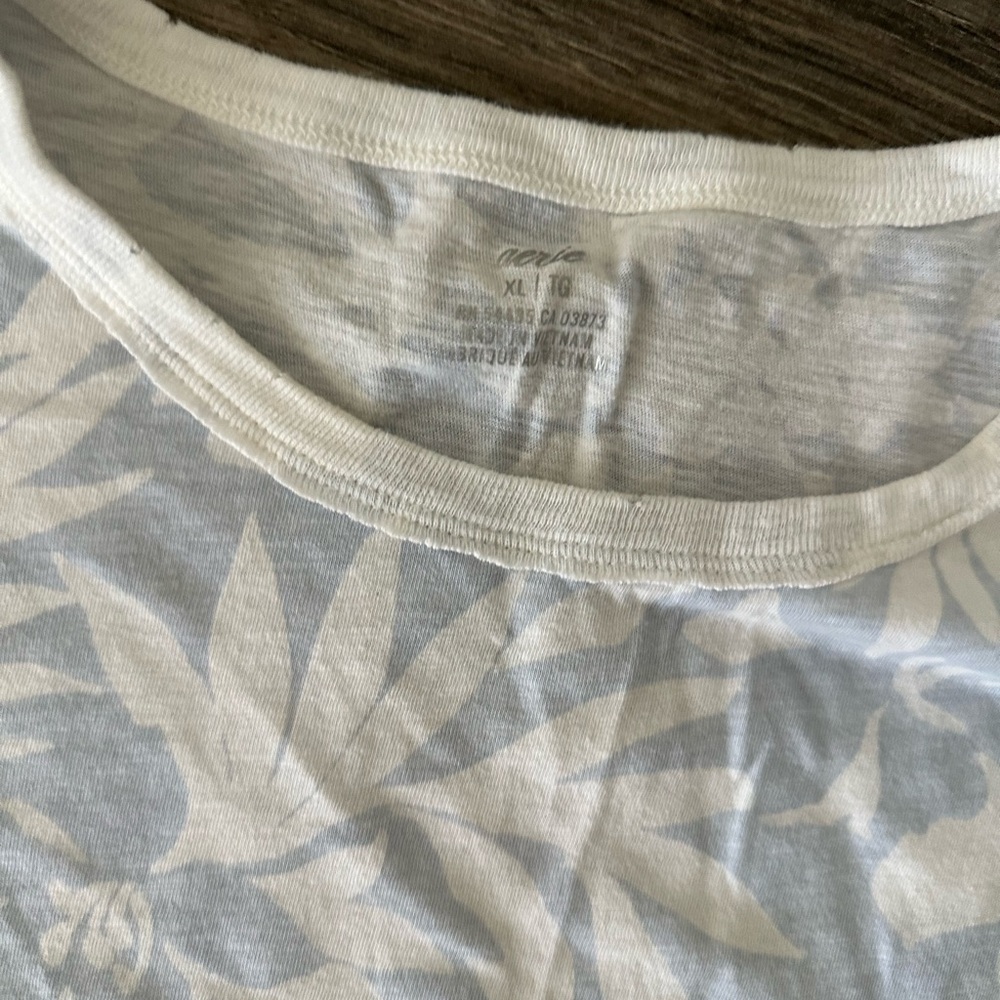 Aerie Blue and White Hawaiian Print Short Sleeve T-Shirt - Picture 2 of 3